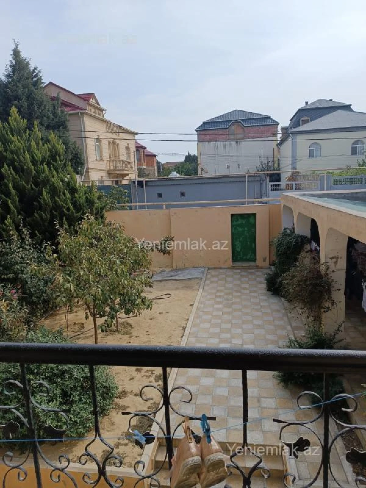 Satılır 8 otaqlı həyət evi 360 m²