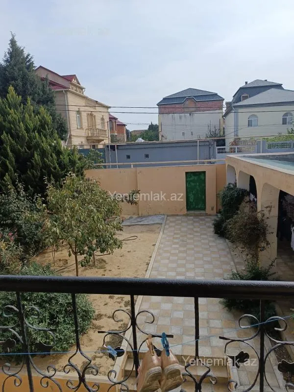 Satılır 8 otaqlı həyət evi 360 m²