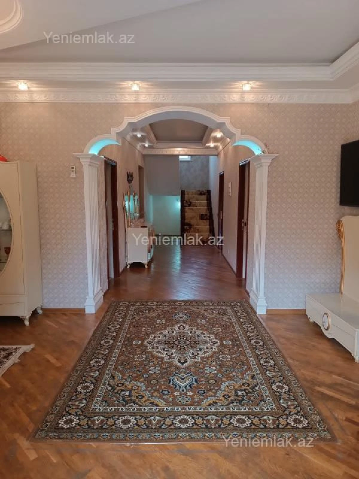 Satılır 8 otaqlı həyət evi 360 m²