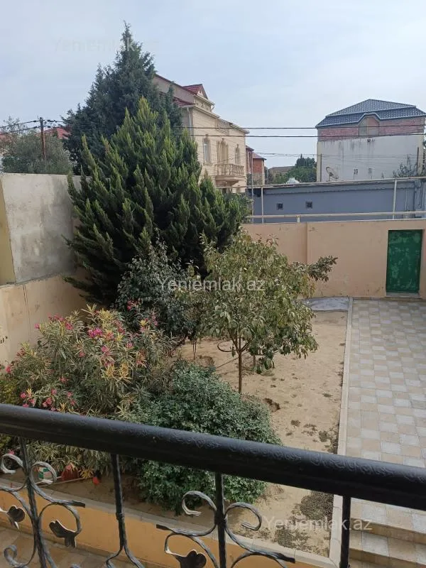 Satılır 8 otaqlı həyət evi 360 m²
