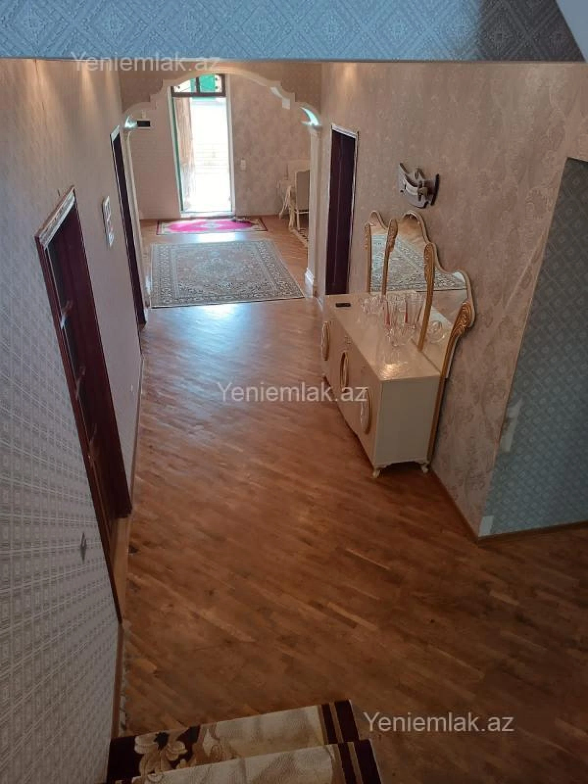 Satılır 8 otaqlı həyət evi 360 m²