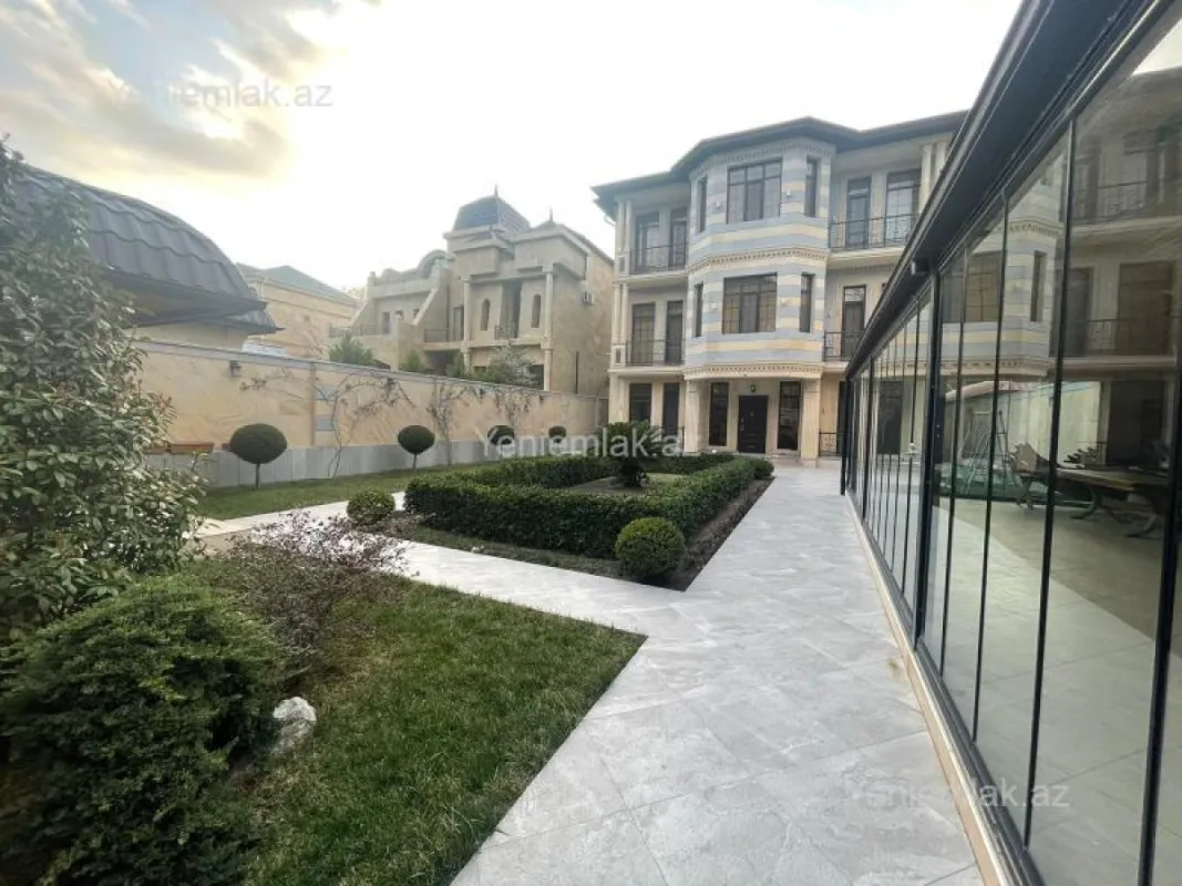 Satılır 6 otaqlı həyət evi 458 m²
