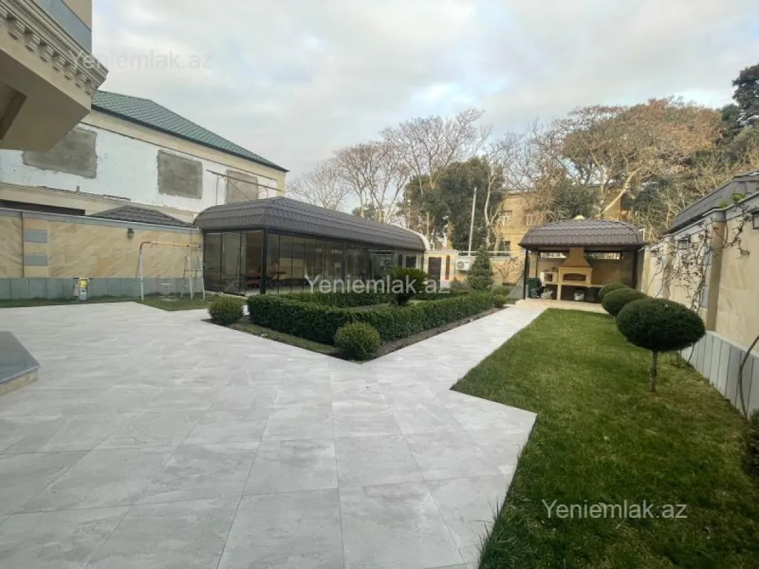 Satılır 6 otaqlı həyət evi 458 m²