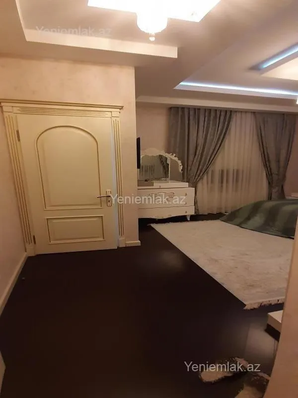 Satılır 6 otaqlı həyət evi 458 m²