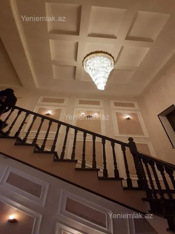 Satılır 6 otaqlı həyət evi 458 m²