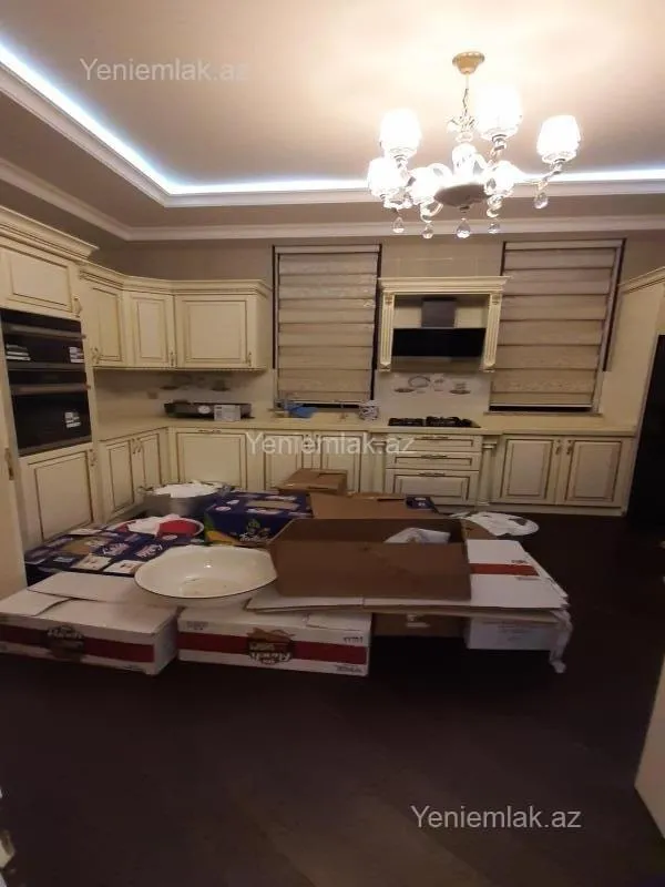Satılır 6 otaqlı həyət evi 458 m²
