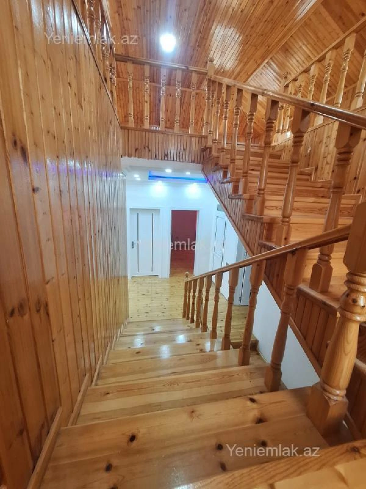 Satılır 6 otaqlı həyət evi 400 m²