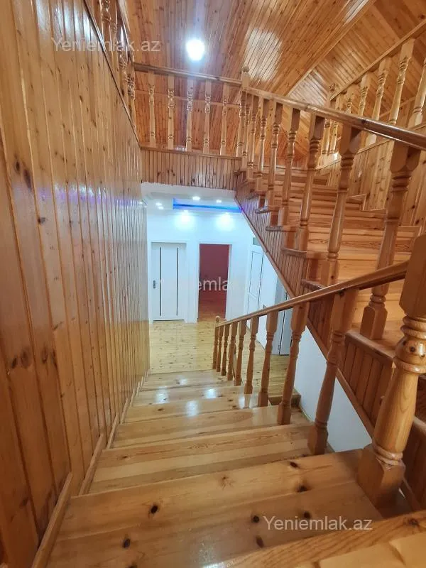 Satılır 6 otaqlı həyət evi 400 m²