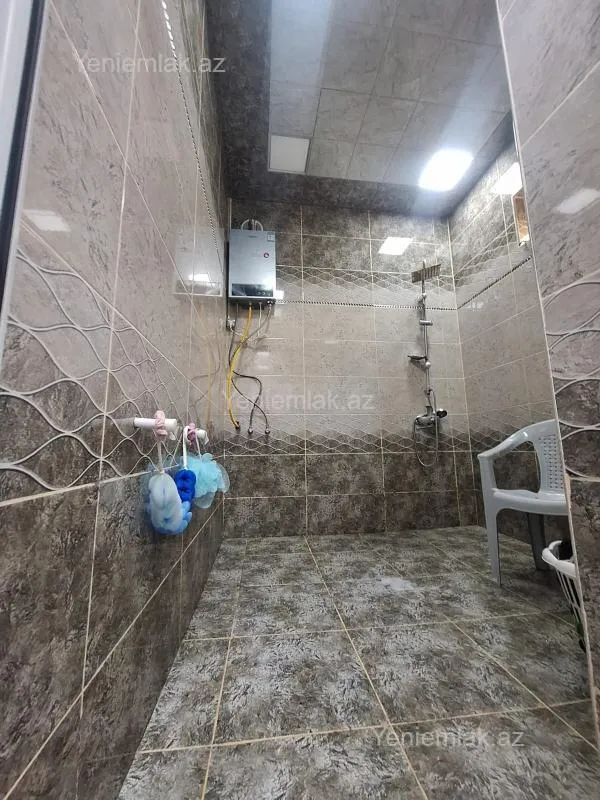 Satılır 6 otaqlı həyət evi 400 m²
