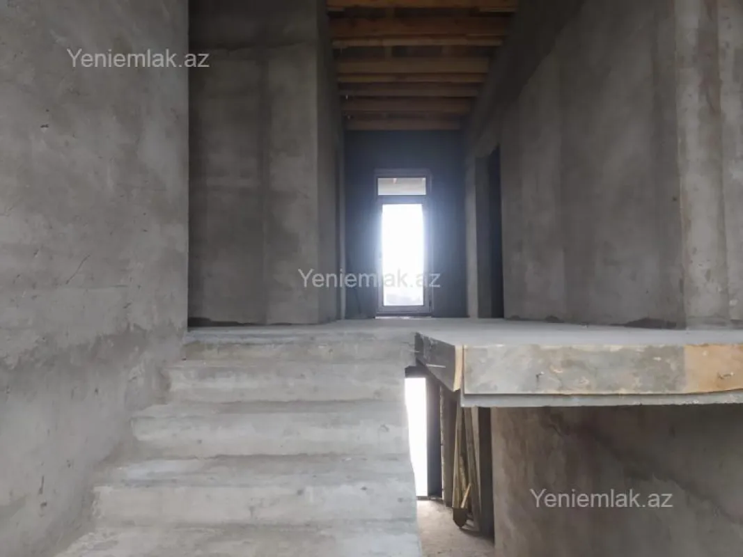 Satılır 7 otaqlı həyət evi 440 m²