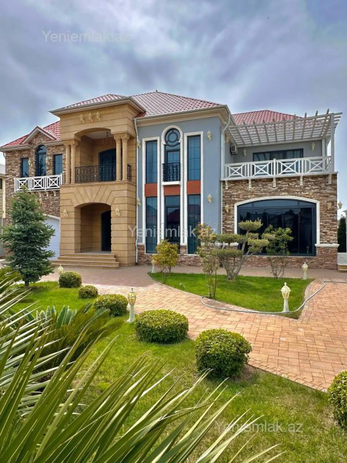 Satılır 6 otaqlı həyət evi 500 m²