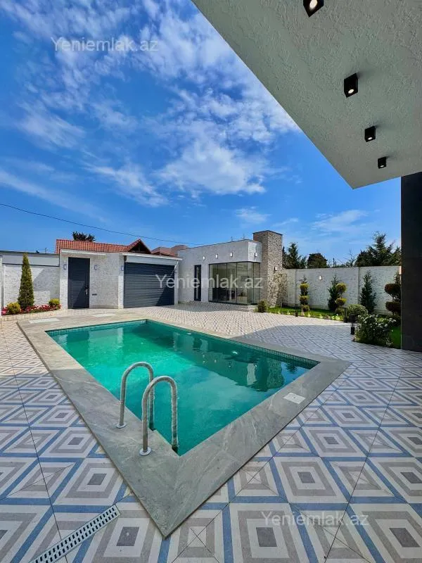 Satılır 5 otaqlı həyət evi 250 m²