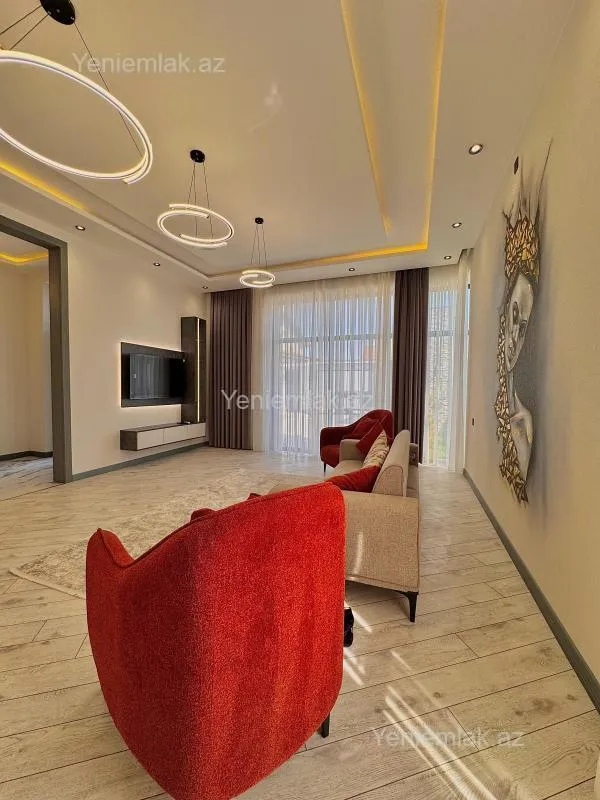 Satılır 5 otaqlı həyət evi 250 m²