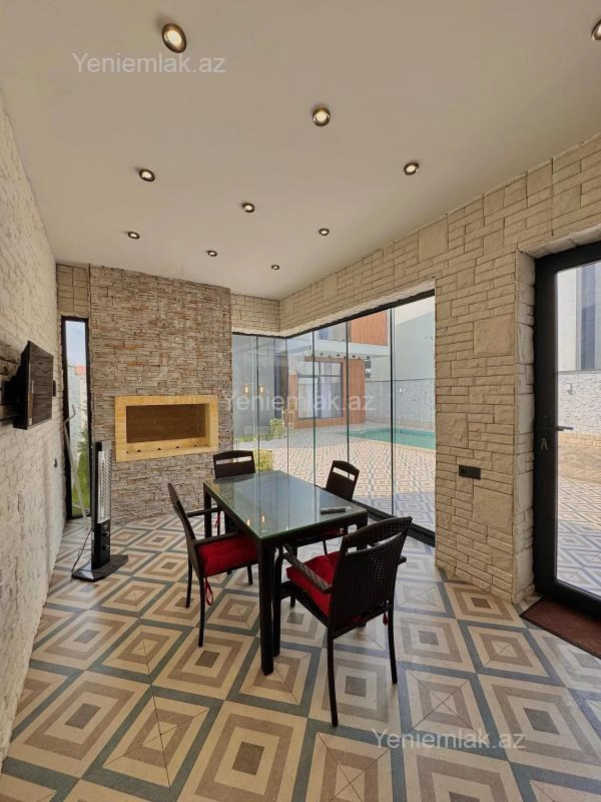 Satılır 5 otaqlı həyət evi 250 m²