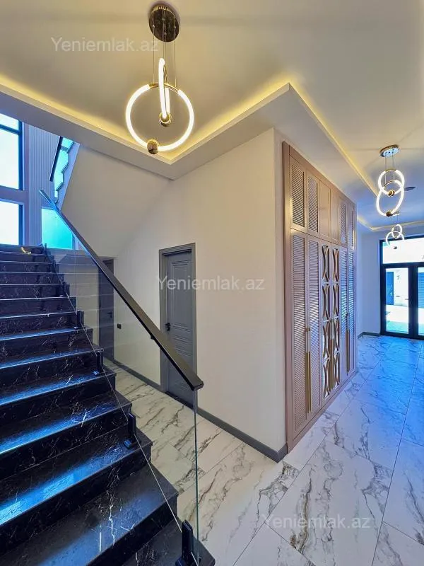 Satılır 5 otaqlı həyət evi 250 m²