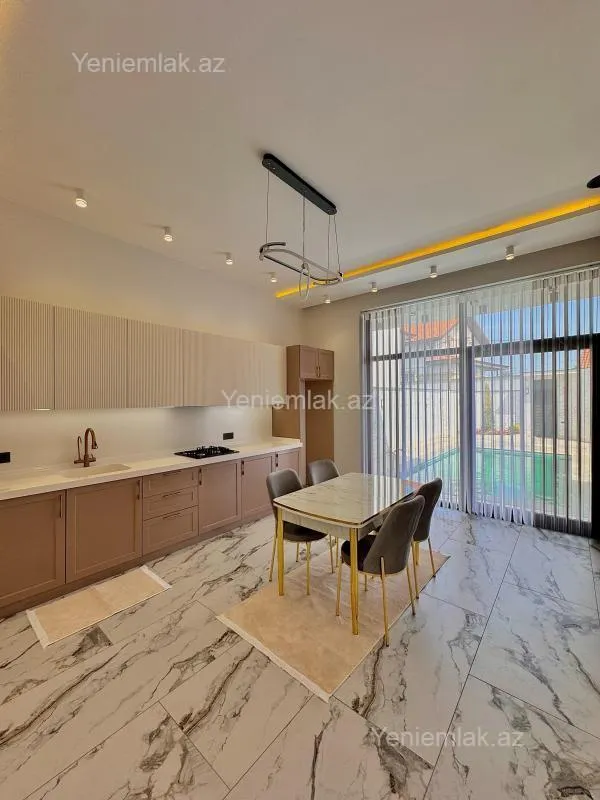 Satılır 5 otaqlı həyət evi 250 m²