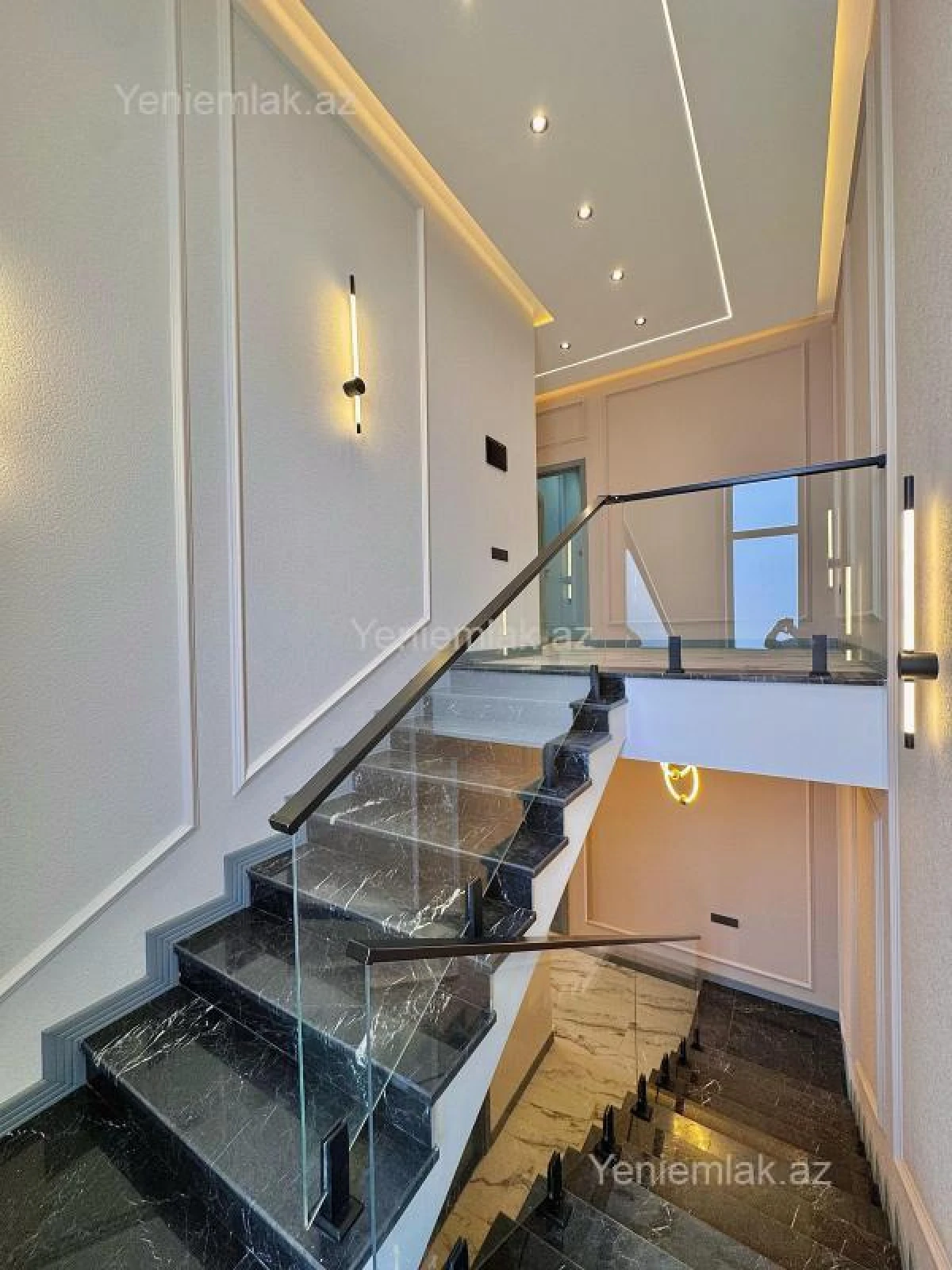 Satılır 5 otaqlı həyət evi 250 m²