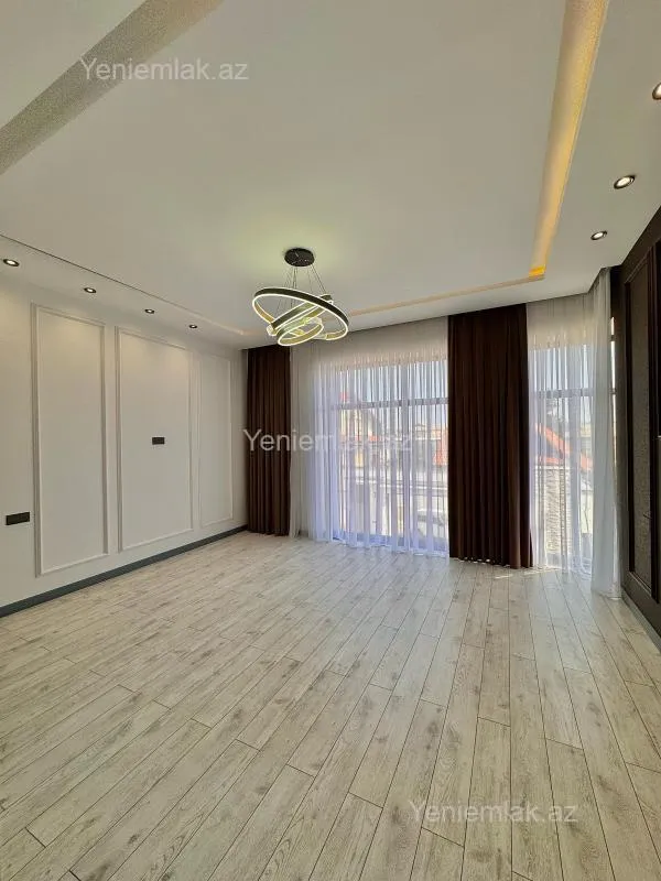 Satılır 5 otaqlı həyət evi 250 m²