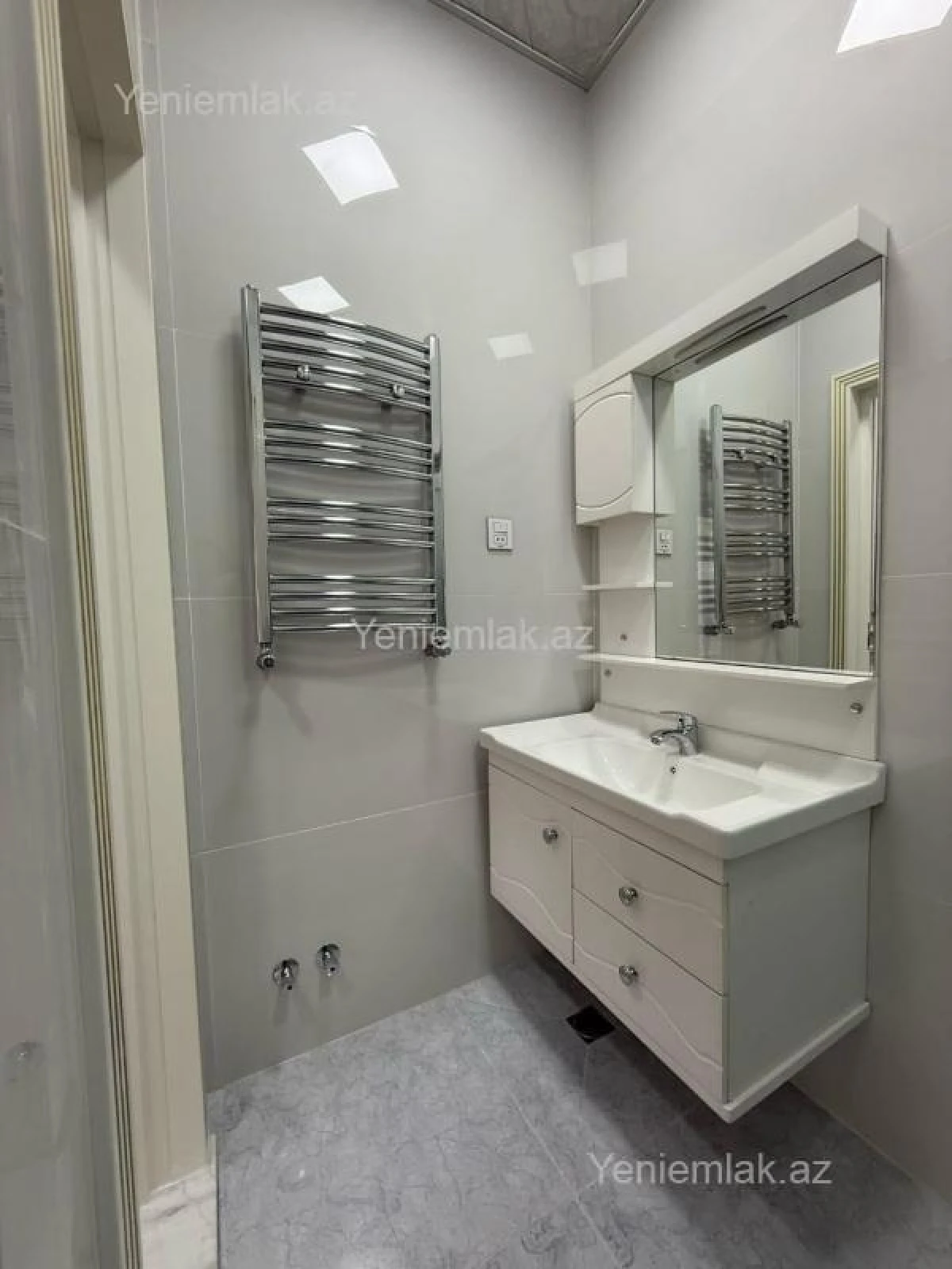 Satılır 2 otaqlı yeni tikili 65 m²