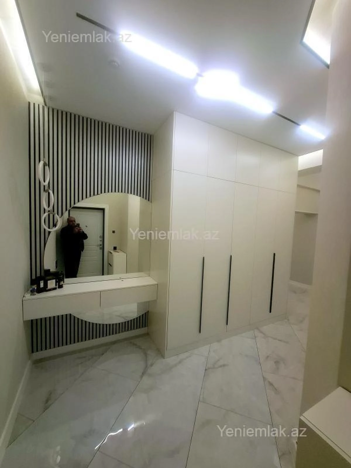 Satılır 3 otaqlı yeni tikili 130 m²