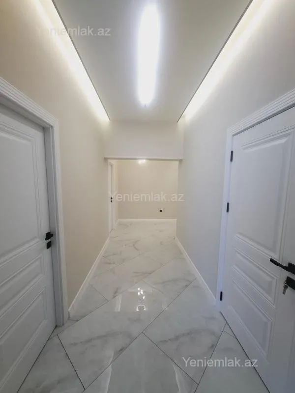 Satılır 3 otaqlı yeni tikili 130 m²