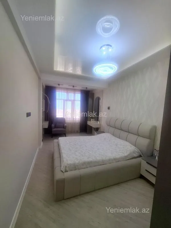 Satılır 3 otaqlı yeni tikili 130 m²