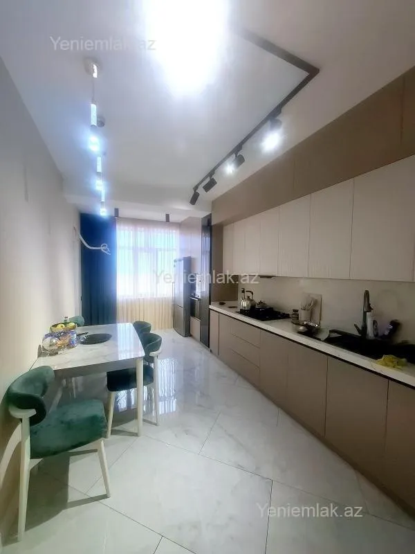 Satılır 3 otaqlı yeni tikili 130 m²
