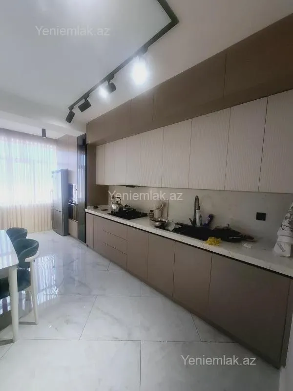 Satılır 3 otaqlı yeni tikili 130 m²
