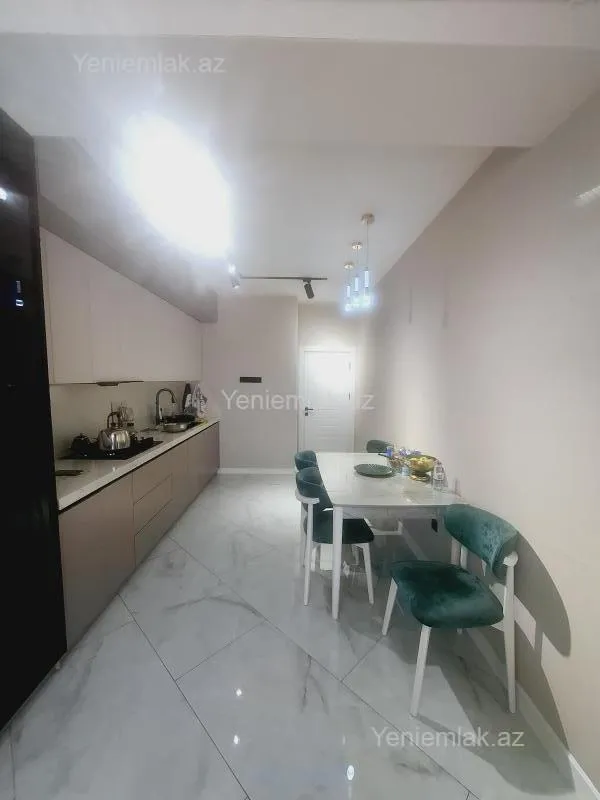 Satılır 3 otaqlı yeni tikili 130 m²