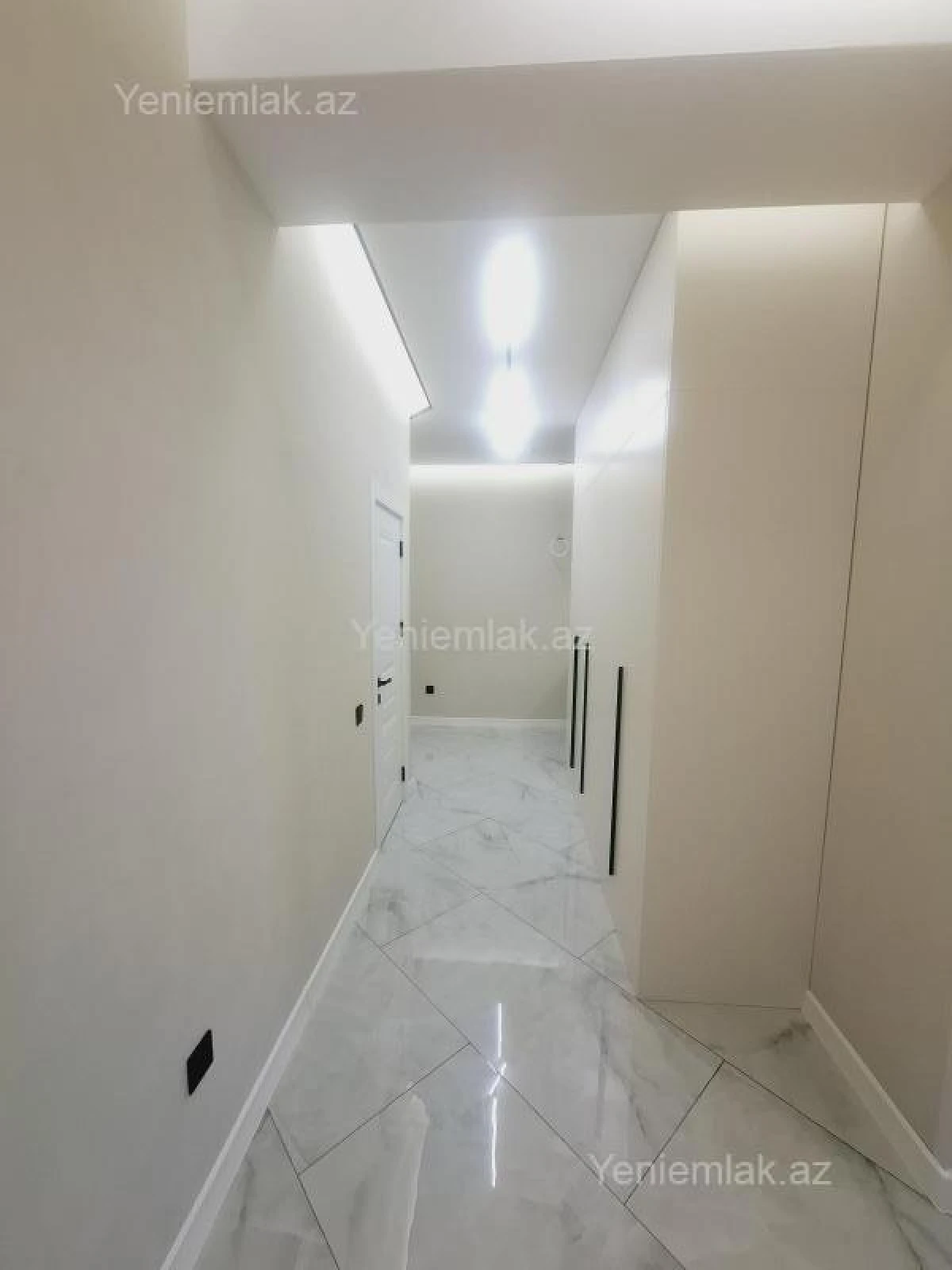 Satılır 3 otaqlı yeni tikili 130 m²