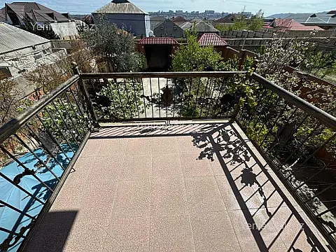 Satılır 6 otaqlı həyət evi 250 m²