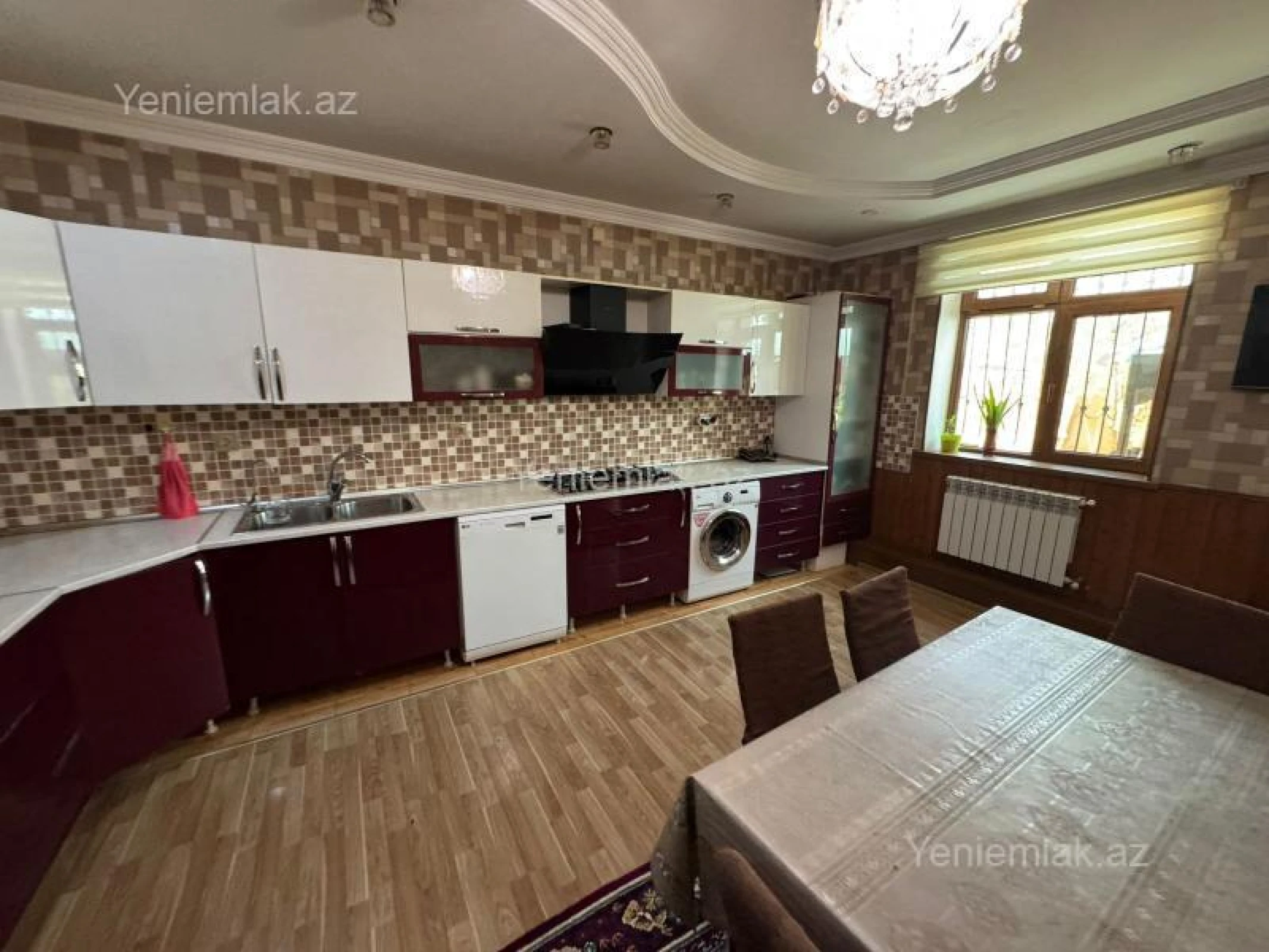 Satılır 6 otaqlı həyət evi 250 m²