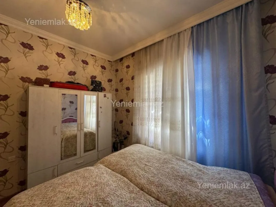 Satılır 6 otaqlı həyət evi 250 m²