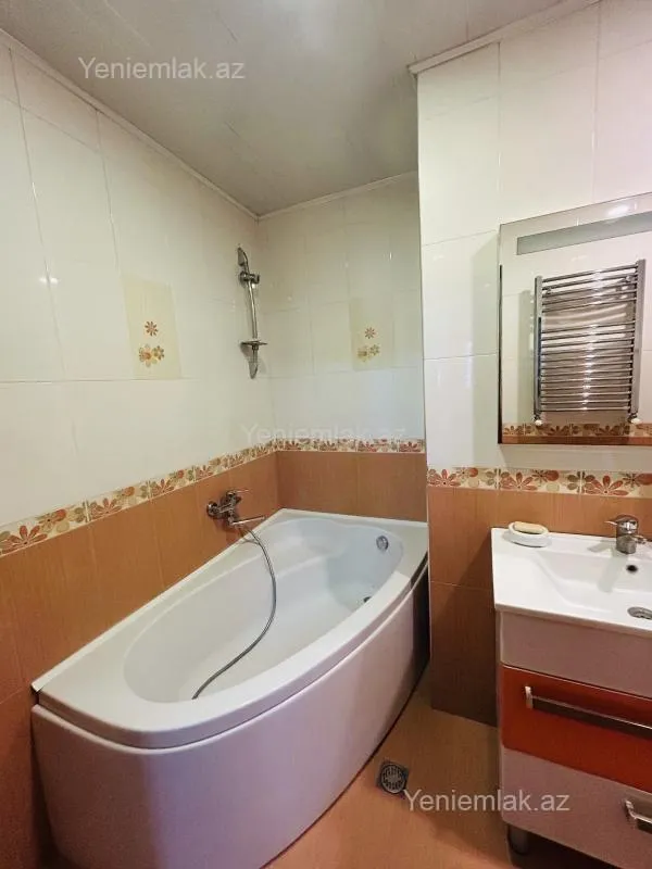 Satılır 3 otaqlı yeni tikili 134 m²