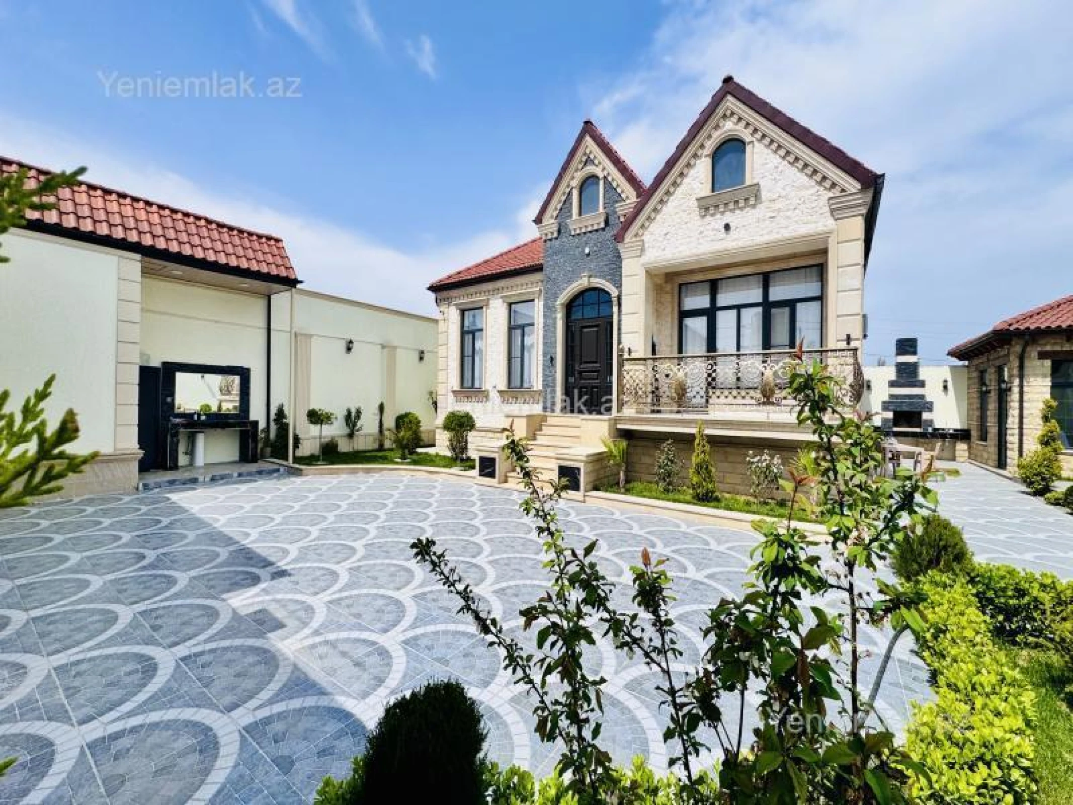 Satılır 5 otaqlı həyət evi 185 m²