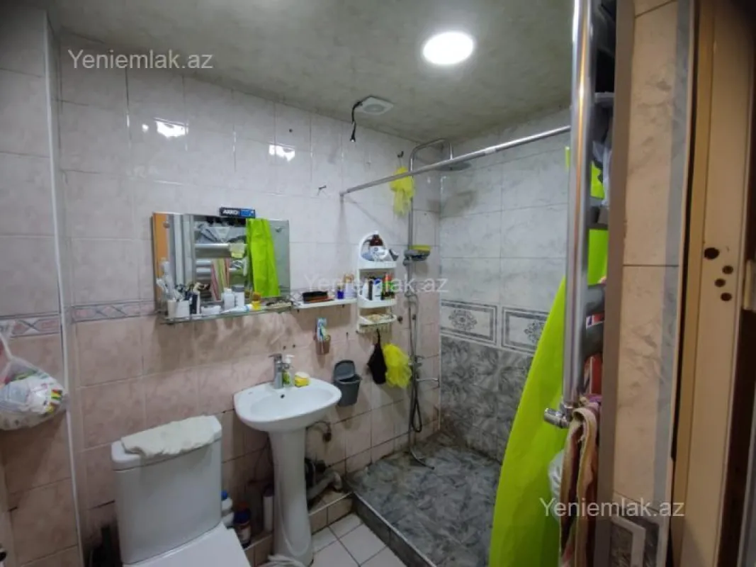 Satılır 3 otaqlı köhnə tikili 70 m²