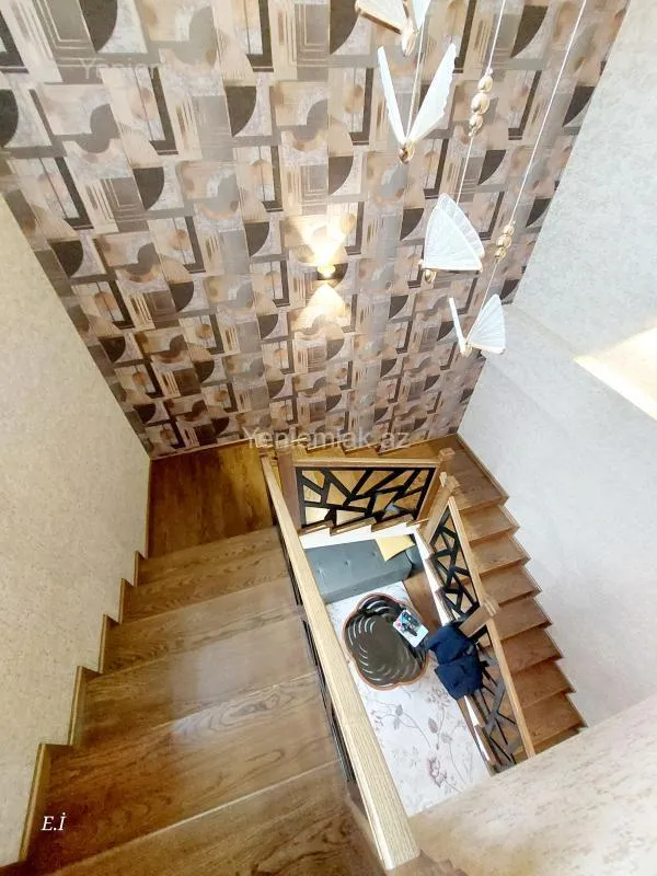 Satılır 5 otaqlı həyət evi 176 m²