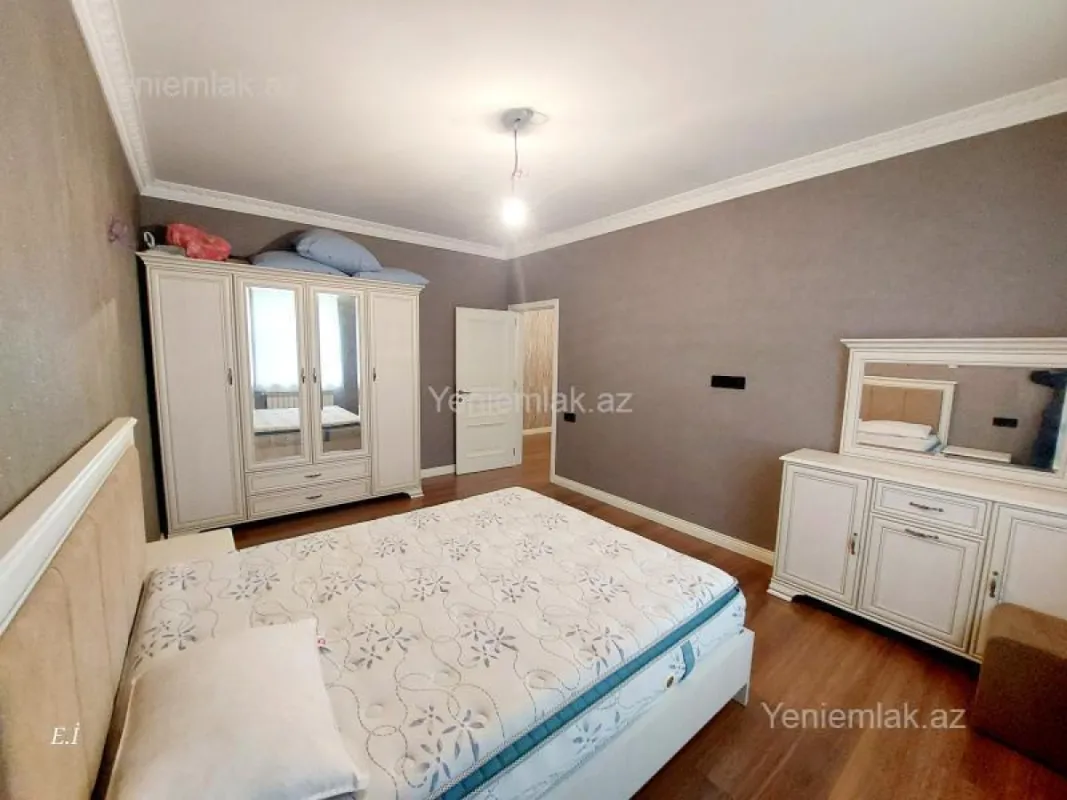 Satılır 5 otaqlı həyət evi 176 m²