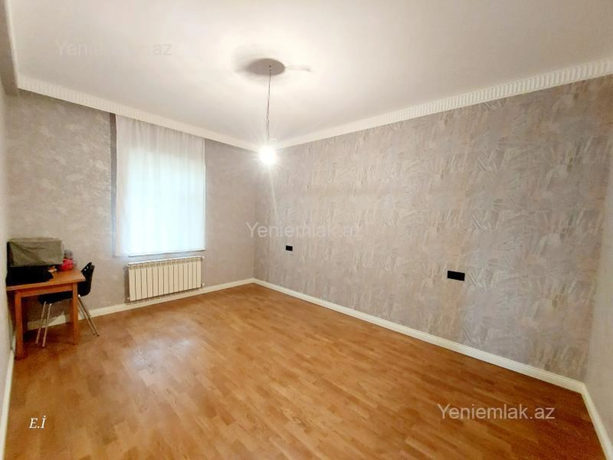 Satılır 5 otaqlı həyət evi 176 m²