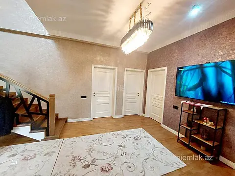 Satılır 5 otaqlı həyət evi 176 m²