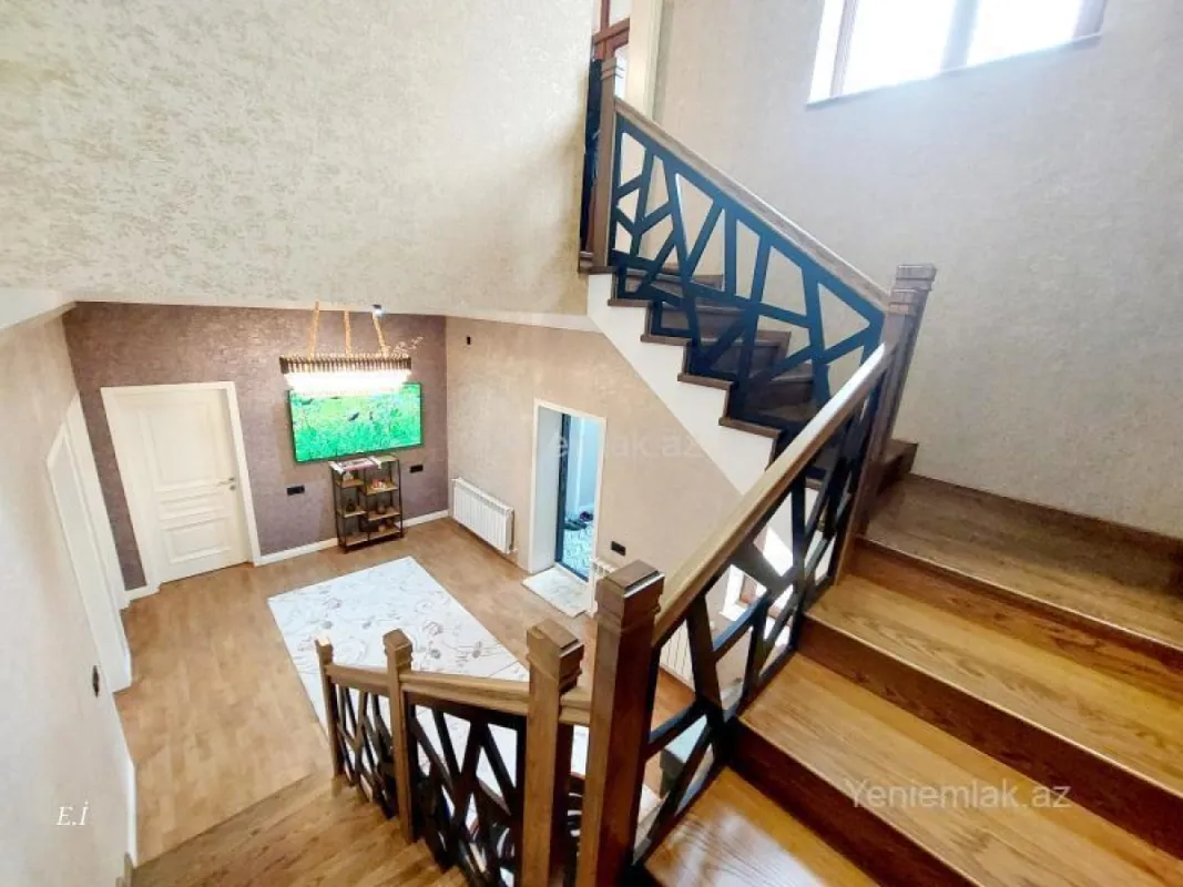 Satılır 5 otaqlı həyət evi 176 m²