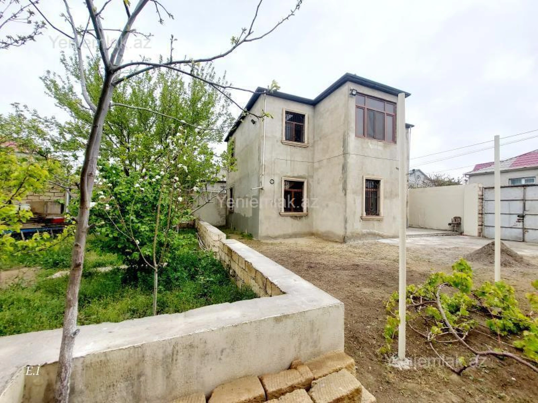 Satılır 5 otaqlı həyət evi 176 m²