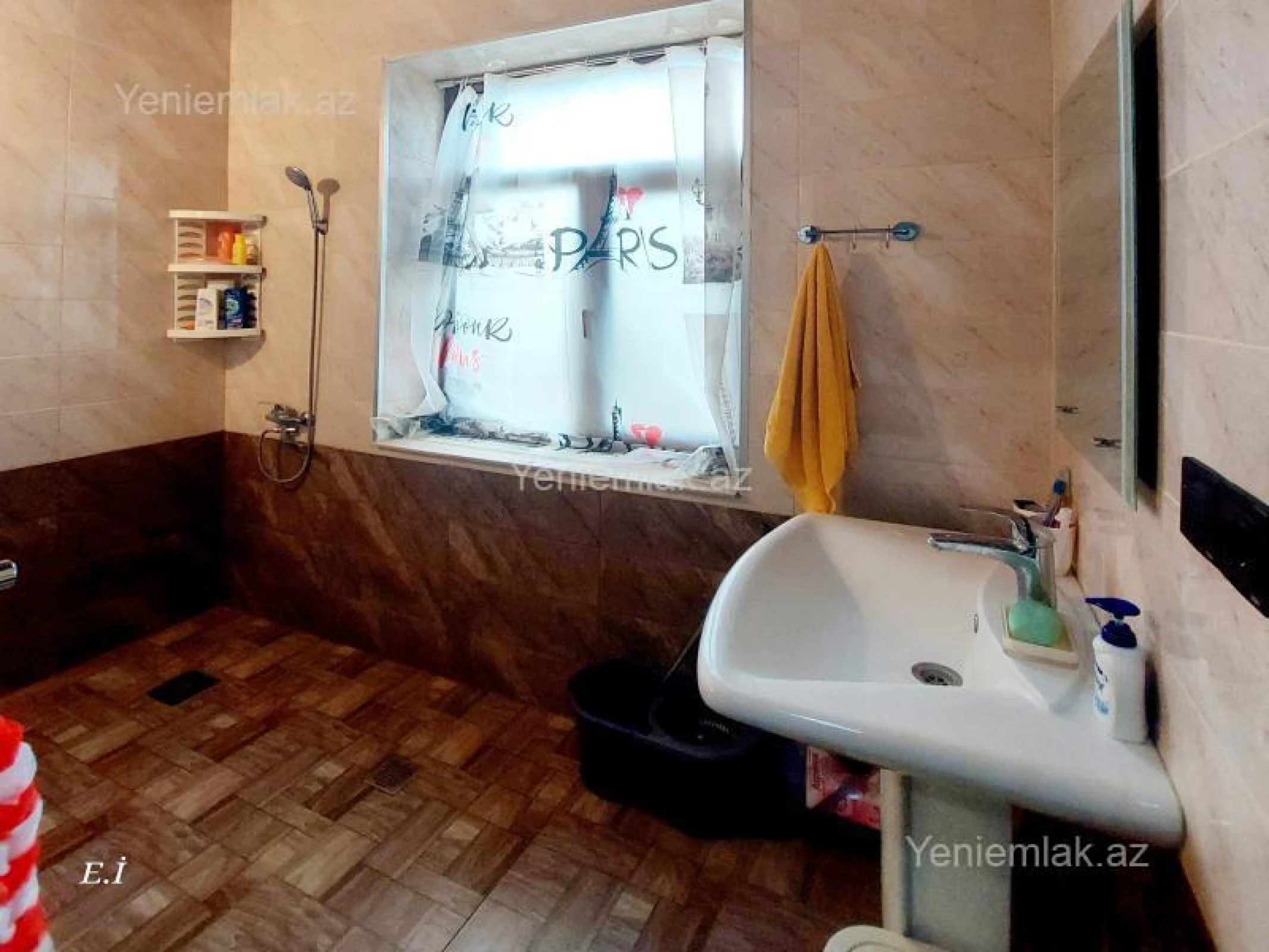 Satılır 5 otaqlı həyət evi 176 m²