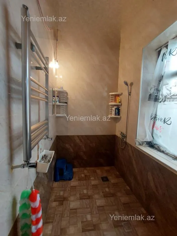 Satılır 5 otaqlı həyət evi 176 m²