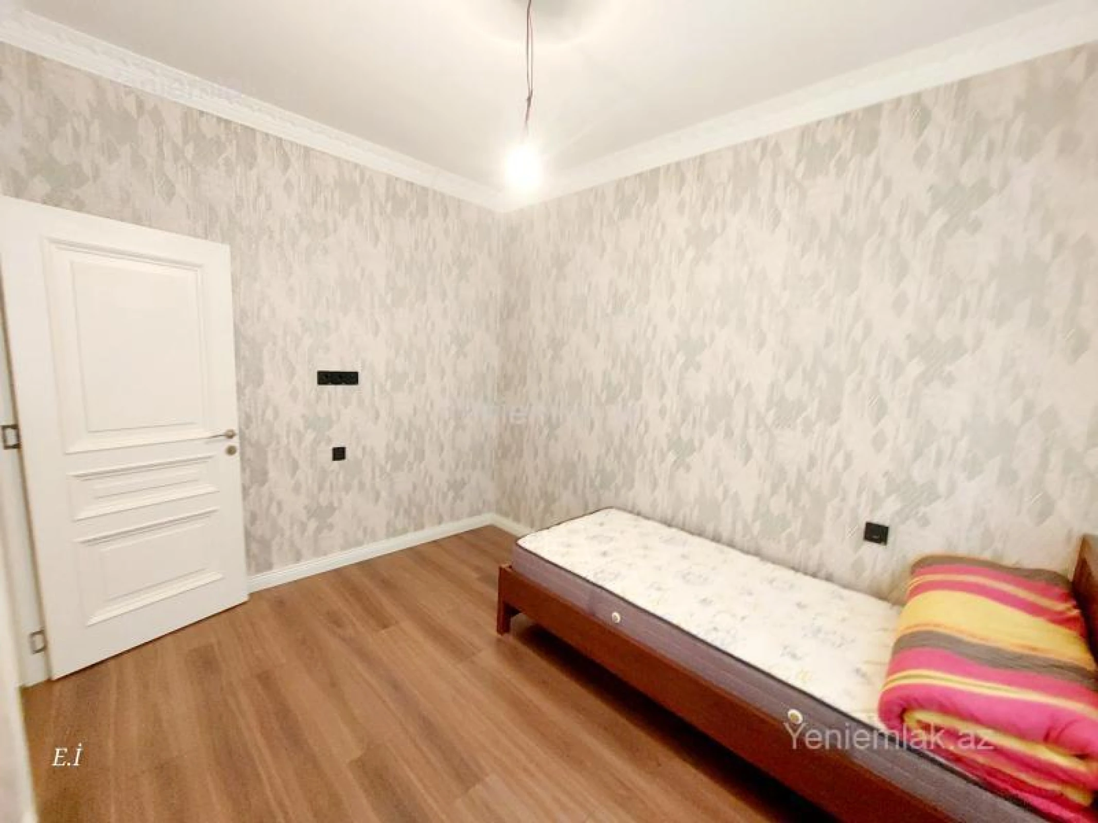 Satılır 5 otaqlı həyət evi 176 m²