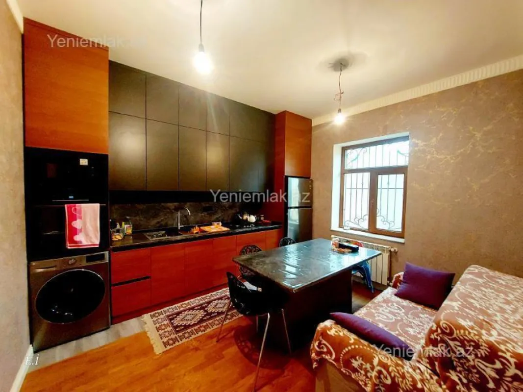 Satılır 5 otaqlı həyət evi 176 m²