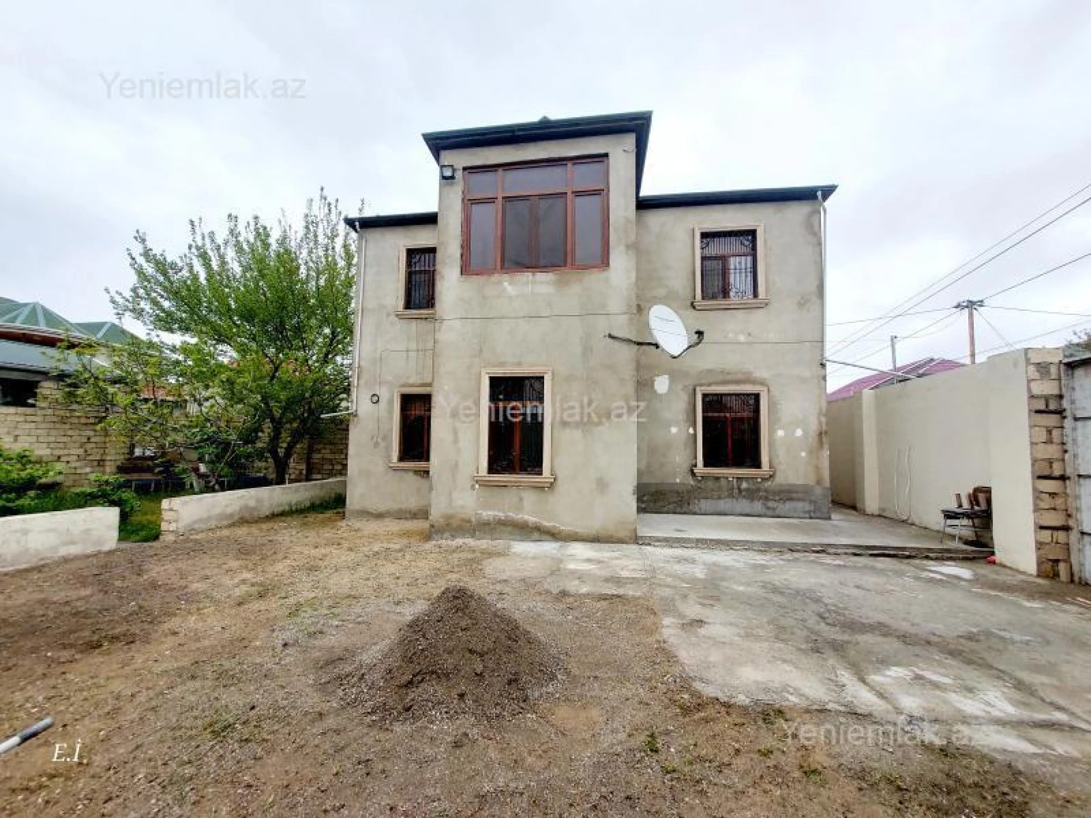 Satılır 5 otaqlı həyət evi 176 m²