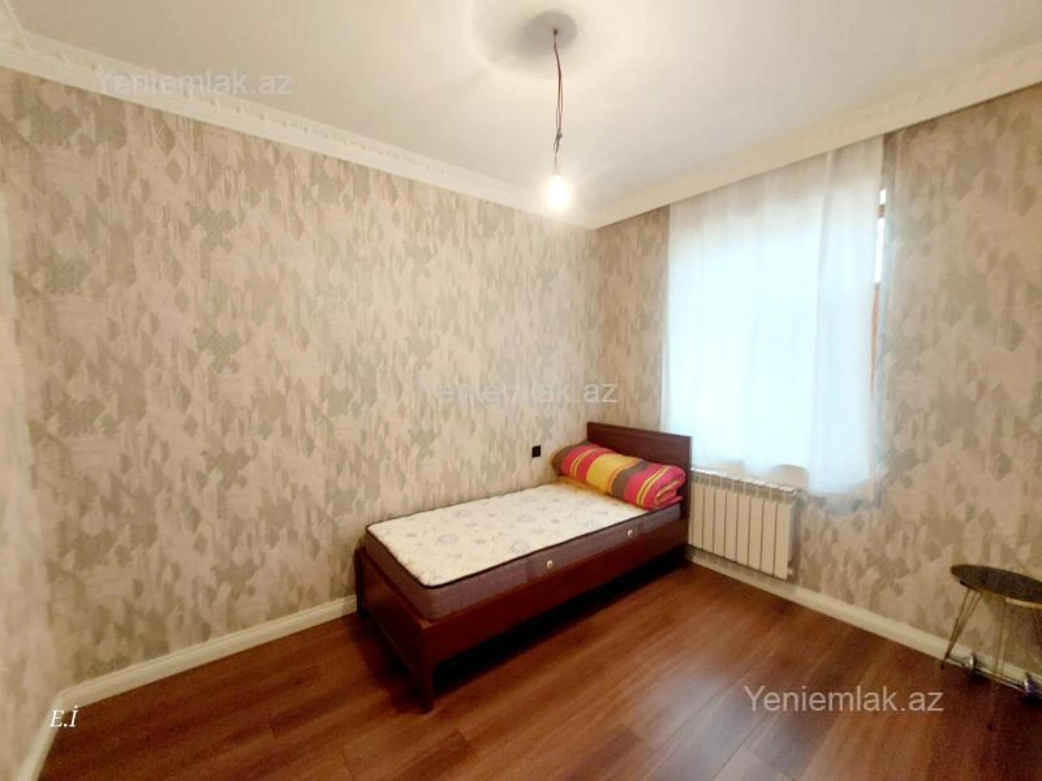 Satılır 5 otaqlı həyət evi 176 m²