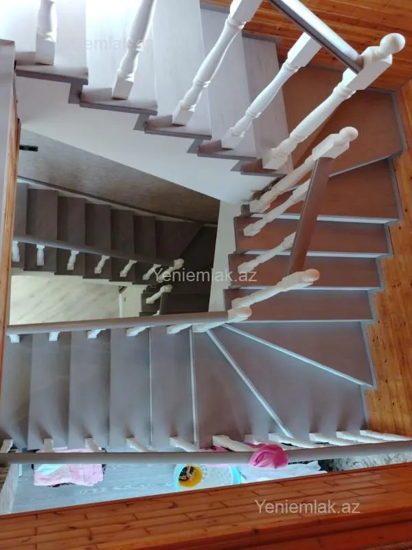 Satılır 5 otaqlı həyət evi 415 m²