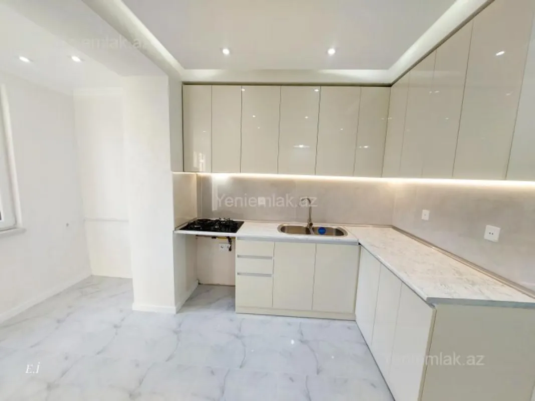 Satılır 3 otaqlı köhnə tikili 75 m²